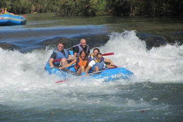 ראפטינג ביום כיף לעובדים בצפון של ארבל הפקות